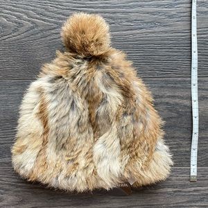 BNWT - Rabbit fur toque - in tan